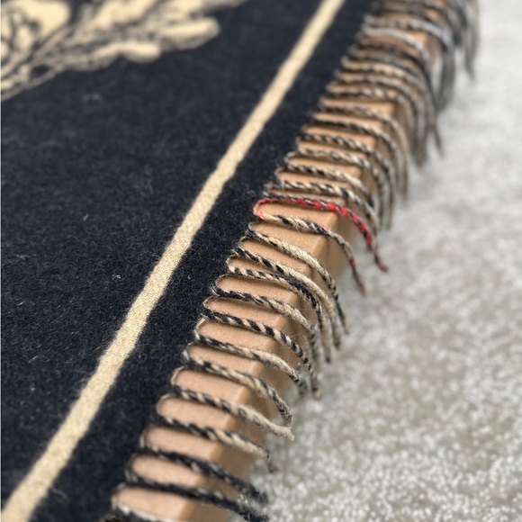 Burberry Tan and Black Men's Scarf - Picture 6 of 9